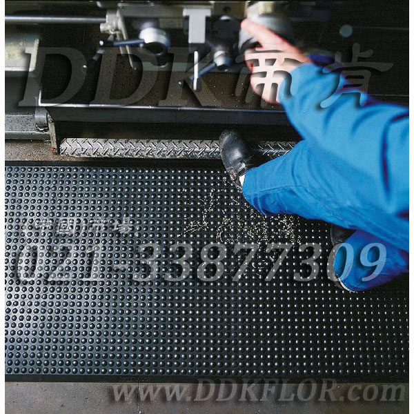 如何杜絕車間機(jī)器下面地上油污？機(jī)床地面油污來源分析及其對(duì)策簡(jiǎn)述。