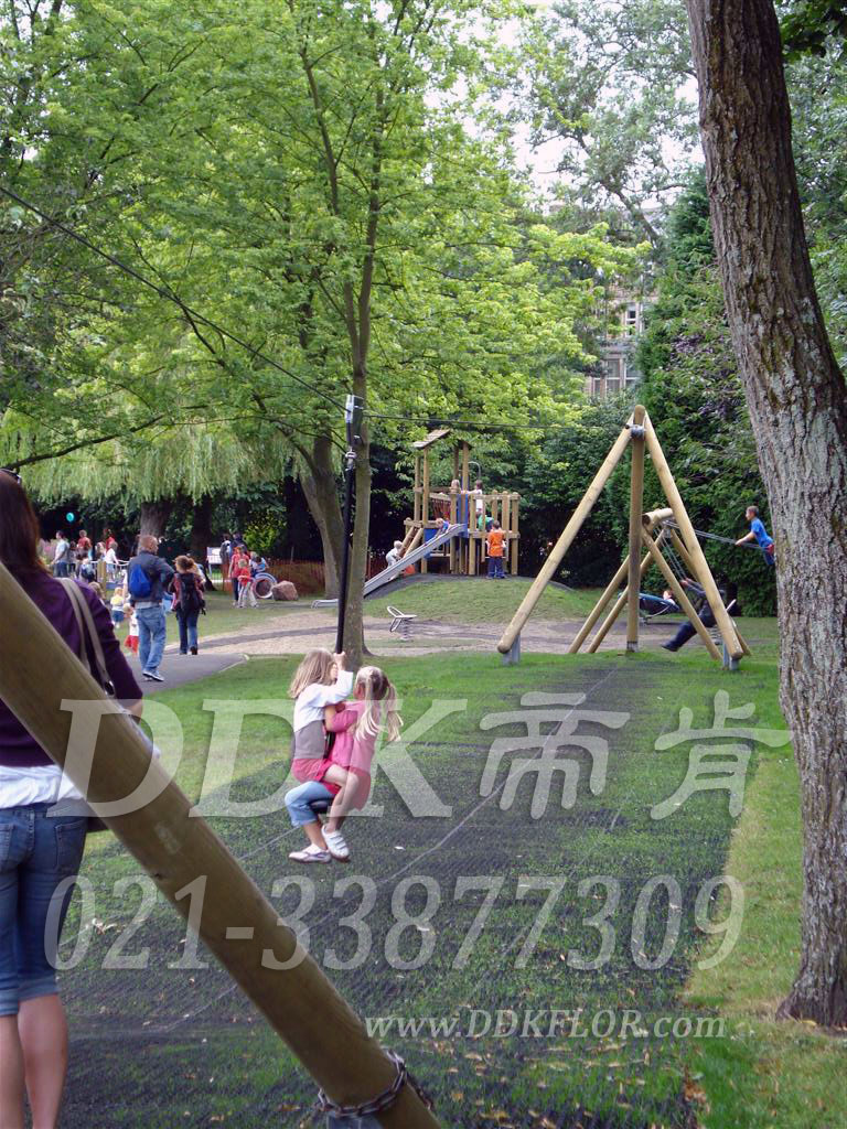 公園兒童游戲區(qū)_草坪地面保護(hù)_黑色樣板圖片，帝肯(DDK)_400_222效果圖，草坪保護(hù)墊