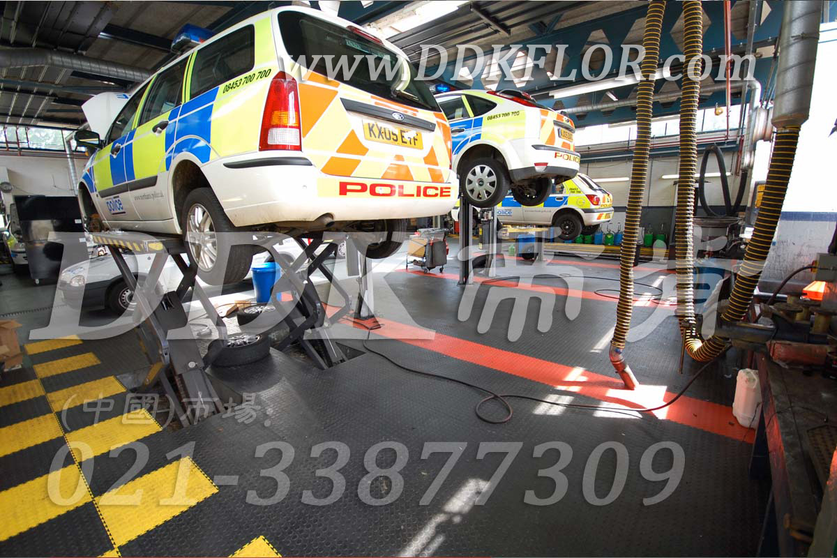 什么是汽車維修車間內(nèi)的“三不落地”原則？實(shí)行“三不落地”的措施有何優(yōu)點(diǎn)？