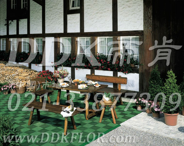 綠色拼裝_花園地面鋪設(shè)材料樣板圖片,帝肯(DDK)_8100_T550（室外花園地面材料）效果圖，戶外地磚,戶外地板,戶外花園地磚,pvc戶外地板,塑料戶外地板,幼兒園戶外地墊,幼兒園戶外地板,戶外地墊,戶外地毯,戶外地膠,戶外塑料地板,戶外塑膠地毯,戶外花園地板,戶外草坪地墊,戶外防滑墊,花園戶外地板,陽臺(tái)戶外地板,入戶花園地板,入戶花園地面,室外花園地磚,花園地板磚,露臺(tái)花園裝修,室外地板膠,室外地磚,室外地膠,室外塑料地板,室外塑膠地板,室外鏤空拼裝地板,室外防水地板,室外防滑地墊,室外生態(tài)地板,室外環(huán)保地板,室外防腐地板,室外陽臺(tái)地板,室外陽臺(tái)磚,室外露臺(tái)地磚,室外露臺(tái)裝修,幼兒園室外地膠