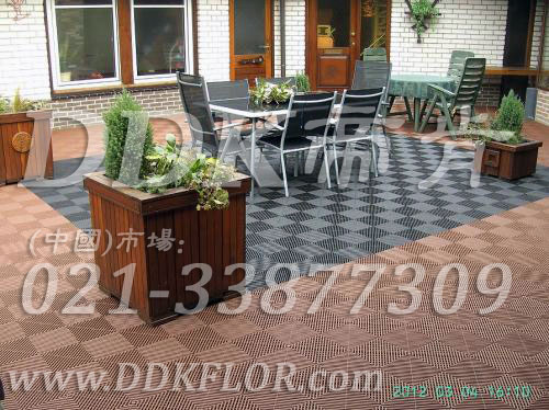 淡咖啡色+灰色_室外花園地面鋪地材料樣板圖片,帝肯(DDK)_8100_T550（室外花園地面材料）效果圖，戶外地磚,戶外地板,戶外花園地磚,pvc戶外地板,塑料戶外地板,幼兒園戶外地墊,幼兒園戶外地板,戶外地墊,戶外地毯,戶外地膠,戶外塑料地板,戶外塑膠地毯,戶外花園地板,戶外草坪地墊,戶外防滑墊,花園戶外地板,陽臺(tái)戶外地板,入戶花園地板,入戶花園地面,室外花園地磚,花園地板磚,露臺(tái)花園裝修,室外地板膠,室外地磚,室外地膠,室外塑料地板,室外塑膠地板,室外鏤空拼裝地板,室外防水地板,室外防滑地墊,室外生態(tài)地板,室外環(huán)保地板,室外防腐地板,室外陽臺(tái)地板,室外陽臺(tái)磚,室外露臺(tái)地磚,室外露臺(tái)裝修,幼兒園室外地膠