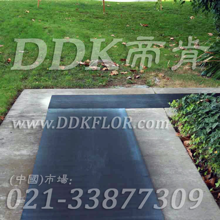 黑色戶(hù)外走道防滑地毯卷材（5）樣板圖片,帝肯(DDK)_S450_660（室外地面防滑地毯材料）效果圖,室外地墊,室外地板膠,室外地板革,室外地毯,室外地膠,室外塑料地毯,室外塑膠地板,室外橡膠地板,室外防水地板,室外防滑地墊,室外防滑地毯,室外防滑墊,彈性地膠,戶(hù)外地膠,戶(hù)外地毯,戶(hù)外地墊,戶(hù)外綠色地毯,戶(hù)外塑膠地毯,地膠,走道地墊,走道地毯,走道墊,通道地毯,過(guò)道地毯,過(guò)道防滑墊,橡膠防滑地毯,防滑地毯,塑料防滑地毯