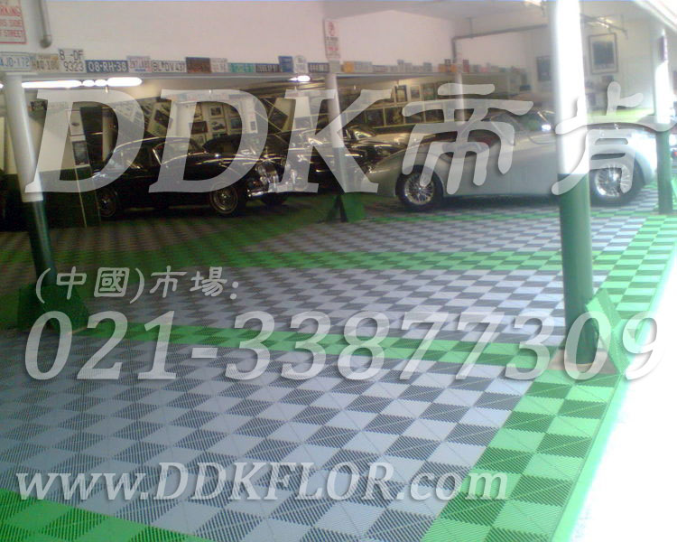 私人車(chē)庫(kù)地面鋪裝地板材料（19）_灰加綠色組合樣板圖片,帝肯(DDK)_8100_C618（私人車(chē)庫(kù)地面材料）效果圖,別墅私家車(chē)庫(kù)裝修,車(chē)庫(kù)pvc地板,車(chē)庫(kù)地坪,車(chē)庫(kù)地墊,車(chē)庫(kù)地板,車(chē)庫(kù)地膠,車(chē)庫(kù)塑料地毯,車(chē)庫(kù)塑膠地板,車(chē)庫(kù)防滑墊