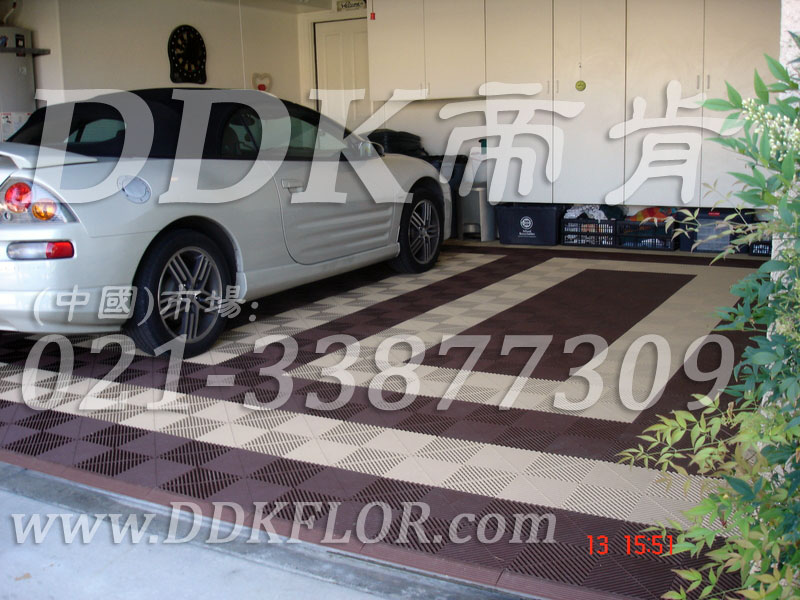 私人車(chē)庫(kù)地面鋪裝地板材料（27）_咖啡加卡其組合樣板圖片,帝肯(DDK)_8100_C618（私人車(chē)庫(kù)地面材料）效果圖,別墅私家車(chē)庫(kù)裝修,車(chē)庫(kù)pvc地板,車(chē)庫(kù)地坪,車(chē)庫(kù)地墊,車(chē)庫(kù)地板,車(chē)庫(kù)地膠,車(chē)庫(kù)塑料地毯,車(chē)庫(kù)塑膠地板,車(chē)庫(kù)防滑墊