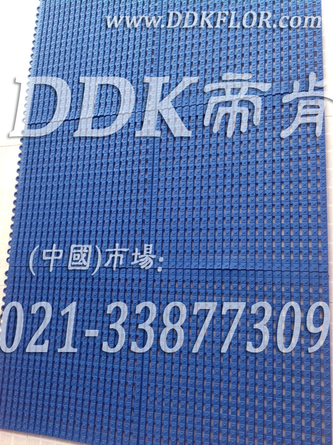 藍(lán)色鏈口鋪裝網(wǎng)格地膠樣板圖片,帝肯(DDK)_9900（Tiger|泰格）效果圖，浴室pvc格柵地板,柵格地墊,排水地墊,pvc防水地墊,塑膠透水地板,衛(wèi)生間地板隔水墊,衛(wèi)生間地墊,衛(wèi)浴防滑墊,衛(wèi)生間防水地墊,衛(wèi)生間防滑地墊,衛(wèi)生間防滑墊,衛(wèi)生間地膠,漏水地墊,漏水地膠,排水防滑墊,排水地板,疏水墊,疏水板,疏水磚,疏水防滑地墊,疏水防滑墊,耐油耐水地墊,漏水防滑墊,疏水地墊,疏水地毯,疏水地席,浴室防滑疏水磚,透水地墊,透水地板膠墊,透水防滑塑膠地墊,防水地墊,防水地毯,防水地膠墊,防水墊,防水防滑墊,防滑隔水墊,隔水地墊,隔水地板,隔水材料,泄水型地板磚,PVC拼接地墊,塑料拼接地板,拼接式防滑墊,拼接式地墊,拼裝地墊,拼裝地膠,防滑拼墊,泳池地膠,泳池防滑地墊,泳池防滑地毯,洗手間地墊,洗手間防滑地毯,洗手間防滑墊,洗浴防滑墊,洗澡間防滑墊,游泳池地墊,游泳池防滑地膠,游泳池防滑墊,游泳館防滑墊,浴池防滑地墊,浴池防滑墊,浴室防滑地墊,浴室防滑地磚,浴室防滑地膠,浴室防滑墊,浴室地墊,浴室地板,浴室地板磚,浴室地毯,浴室地磚,浴室墊,淋浴房防滑墊