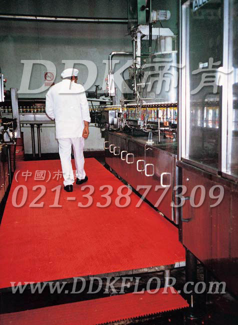 紅色_工業(yè)地面耐油防滑毯（1）樣板圖片,帝肯(DDK)_1900_9979（工業(yè)地面鋪地材料）效果圖，工業(yè)地墊,工業(yè)地板膠,工業(yè)地板革,工業(yè)地毯,工業(yè)地膠,工業(yè)塑料地毯,工業(yè)塑膠地板,工業(yè)抗疲勞地墊,工業(yè)抗疲勞防滑墊,工業(yè)橡膠地板,工業(yè)用格柵地墊,工業(yè)耐油地墊,工業(yè)走道地墊,工業(yè)防滑地墊,工業(yè)防滑地毯,工業(yè)防滑墊,工廠地墊,工廠地板膠,工廠地毯,工廠地膠,工廠塑膠地板,工廠用橡膠地墊,工廠走道地墊,工廠用塑料地板,工廠車間地板革,工廠車間地膠,工廠防滑地墊,工廠防滑墊,帶孔防滑墊,多孔防滑地墊,多孔橡膠墊,耐油工業(yè)橡膠墊,車間地墊,車間防滑地墊,車間防滑墊,車間地面膠皮,車間地膠墊,車間地毯,車間塑料防滑墊,車間塑膠地板,抗疲勞地毯,抗疲勞墊,抗疲勞腳墊,疏水型抗疲勞地墊,經(jīng)濟型抗疲勞地墊,防疲勞墊,防疲勞地膠,防疲勞地毯,防疲勞地墊,防疲勞腳墊,廠房防滑地膠,廠房地板材料,廠房地膠,廠房地毯,z字型疏水墊,疏水防滑墊,漏水橡膠墊,漏水地膠,漏水防滑墊,耐油耐水地墊,茶水間防滑地墊,防水地毯,透水地墊,透水地板膠墊,隔水材料,疏水地毯,疏水地席