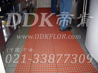 帝肯(DDK)_1900_798（食堂餐廳廚房防滑材料）廚房地墊,廚房地毯,廚房地膠,廚房防滑地墊,廚房防滑地毯,廚房防滑地磚,廚房防滑墊,后廚用輸水墊,餐廳廚房專(zhuān)用地毯,餐廳防滑地墊,食堂專(zhuān)用防滑地毯,食堂用防滑地墊,食堂防滑墊,
