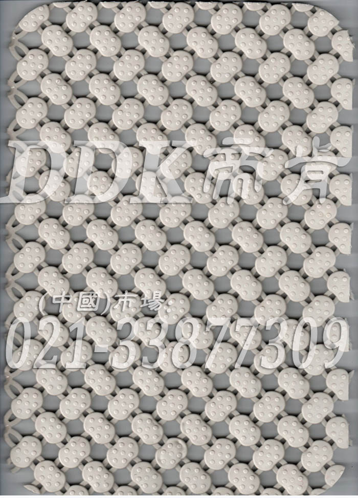 卡其色_橢圓表面_互扣式網(wǎng)孔防滑地膠（7）樣板圖片，帝肯(DDK)_8200（ODL|達(dá)喜）效果圖，工業(yè)用格柵地墊,浴室pvc格柵地板,柵格地墊,排水地墊,pvc防水地墊,塑膠透水地板,衛(wèi)生間地板隔水墊,衛(wèi)生間地墊,衛(wèi)浴防滑墊,衛(wèi)生間防水地墊,衛(wèi)生間防滑地墊,衛(wèi)生間防滑墊,衛(wèi)生間地膠,漏水地墊,漏水地膠,排水防滑墊,排水地板,疏水墊,疏水板,疏水磚,疏水防滑地墊,疏水防滑墊,耐油耐水地墊,漏水防滑墊,疏水地墊,疏水地毯,疏水地席,浴室防滑疏水磚,透水地墊,透水地板膠墊,透水防滑塑膠地墊,防水地墊,防水地毯,防水地膠墊,防水墊,防水防滑墊,防滑隔水墊,隔水地墊,隔水地板,隔水材料,泄水型地板磚,PVC拼接地墊,塑料拼接地板,拼接式防滑墊,拼接式地墊,拼裝地墊,拼裝地膠,防滑拼墊,泳池地膠,泳池防滑地墊,泳池防滑地毯,洗手間地墊,洗手間防滑地毯,洗手間防滑墊,洗浴防滑墊,洗澡間防滑墊,游泳池地墊,游泳池防滑地膠,游泳池防滑墊,游泳館防滑墊,浴池防滑地墊,浴池防滑墊,浴室防滑地墊,浴室防滑地磚,浴室防滑地膠,浴室防滑墊,浴室地墊,浴室地板,浴室地板磚,浴室地毯,浴室地磚,浴室墊,淋浴房防滑墊