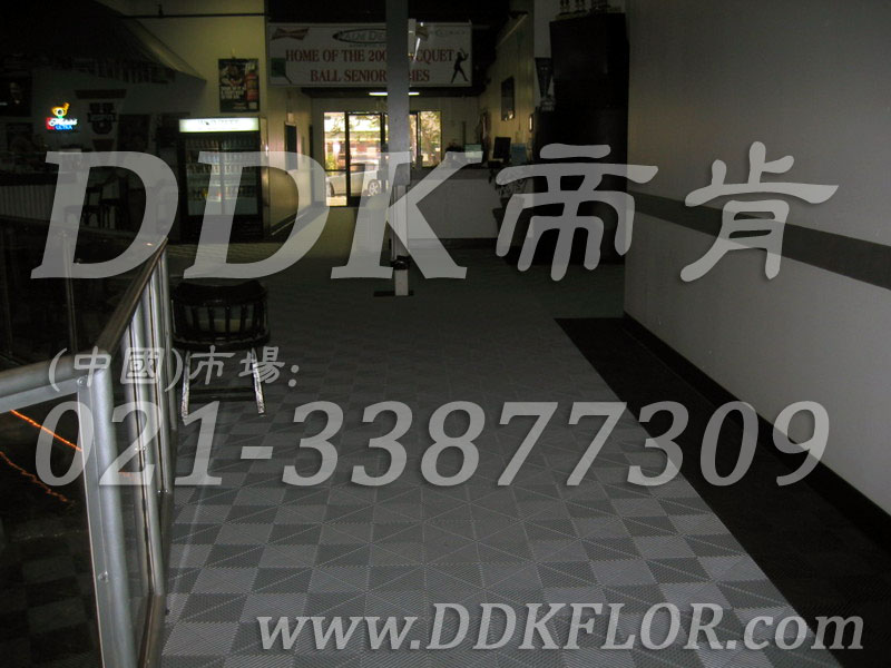 健身會所通道地面防滑耐磨鋪裝材料（7）_灰白組合樣板圖片,帝肯(DDK)_8100_3020（地下室健身房地面地板材料）效果圖,健身房pvc塑膠地板,健身房地墊,健身房地板,健身房地板膠,健身房地毯,健身房地膠,健身房橡膠地板,健身房防震地墊,運(yùn)動地墊,運(yùn)動地板,運(yùn)動地膠