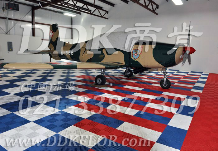 私人飛機(jī)停機(jī)坪做法（17）_私人飛機(jī)庫停機(jī)地面_紅藍(lán)白色地板