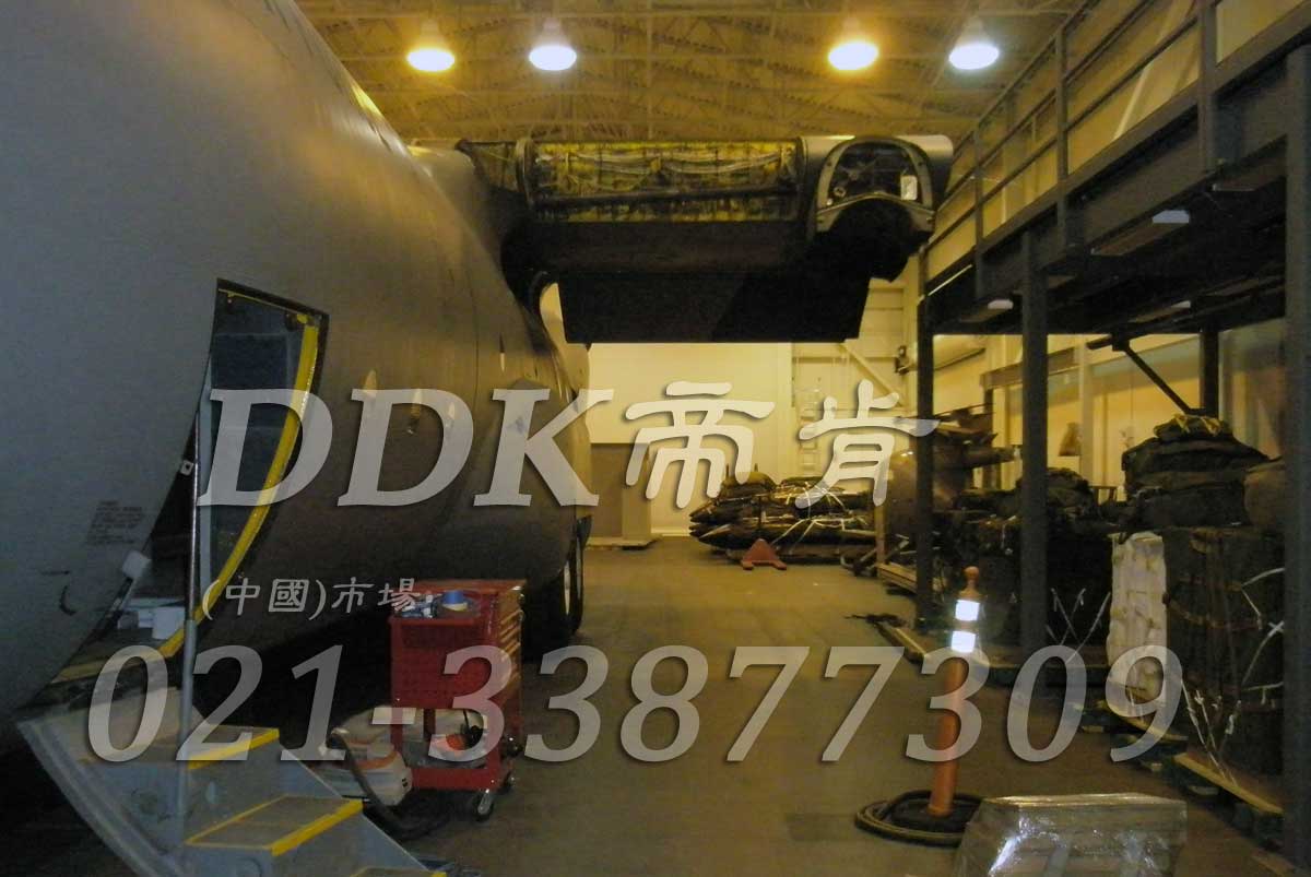 灰色_飛機(jī)檢修庫地面專用地板鋪設(shè)樣板圖片,帝肯(DDK)_2000_8979（廠房地面做法圖集）效果圖,廠房地板材料,廠房地膠,廠房塑膠地板,廠房防滑地膠,工廠地板,工廠用塑料地板,工廠塑膠地板,工廠車間地板革