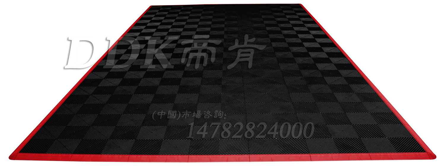工廠地面耐壓耐油材料有哪些？黑色加紅邊框工廠用地墊樣板圖片,帝肯(DDK)_8100_9979（工廠地面材料）效果圖,工廠車間地膠,維修車間地板,車間地墊,車間地板,車間地板磚,車間用地板膠,車間塑料防滑墊,車間地膠墊,車間防砸地板,車間防滑墊,車間防滑地墊,抗壓地板,抗壓地墊,耐壓地板,耐壓耐磨地毯,耐重壓地墊,防水地墊,透水地墊,透水地板膠墊,防水墊,防水地膠墊,防水防滑墊,防滑隔水墊,隔水地墊,隔水地板,隔水材料,疏水地墊,疏水板,疏水磚,疏水防滑墊,疏水防滑地墊,耐油耐水地墊,漏水防滑墊,漏水地膠,漏水地墊,疏水墊,排水地板,排水防滑墊,排水地墊,泄水型地板磚,pvc防水地墊,工業(yè)地墊,工業(yè)地板,工業(yè)地板膠,工業(yè)地磚,工業(yè)地膠,工廠走道地墊,工廠地墊,工業(yè)防滑墊,工業(yè)防滑地板,工業(yè)防滑地墊,工業(yè)走道地墊,工業(yè)耐油地墊,工業(yè)用格柵地墊,工廠用塑料地板,工廠地膠,工廠地板膠,工廠地板,工廠塑膠地板,pvc工業(yè)地板,廠房地板材料,廠房地膠,廠房防滑地膠,pvc承重地板,重型防滑耐油墊,塑料拼裝地板,塑料拼接地板,拼接式地墊,拼接地板,拼接式防滑墊,拼裝地墊,拼裝地板,拼裝地膠,防滑拼墊,耐酸堿地墊,耐酸堿防腐蝕膠墊,防酸堿地膠墊,網(wǎng)孔地墊,網(wǎng)格地板,網(wǎng)格防滑墊,網(wǎng)狀防滑墊,塑料網(wǎng)格扳,塑料網(wǎng)格防滑地墊,塑料防滑網(wǎng)格墊,防滑塑料網(wǎng)格