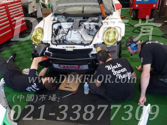 24綠色定制款賽車維修間地面拼裝地板樣板圖片,帝肯(DDK)_8100_6008（賽車P房帳篷地板）效果圖，帳篷地膠