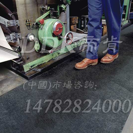 烤漆車間耐油地毯防污染地墊 深灰色耐臟腳墊 工廠通道防滑去腳印地毯 ，車間地毯,車間防滑地墊,車間地墊,地面防滑墊,地面防護(hù)材料,工業(yè)防滑地毯,工廠腳墊,工廠防滑地墊,工廠地毯,走廊地毯,走道地墊,走道地毯,走道墊,防油防滑墊,防滲地毯,防塵防污地墊,防酸堿膠墊,防污地毯