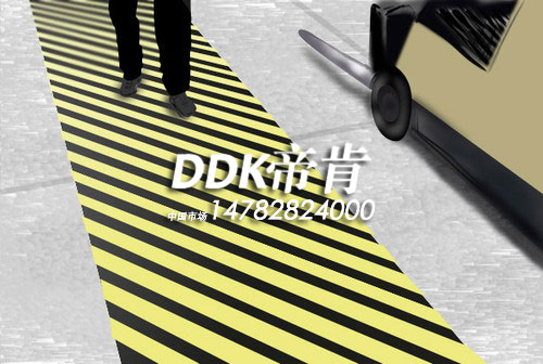 【斑馬警示地面標識定制】便捷的工廠車間地面人行通道的警示標識定制與服務