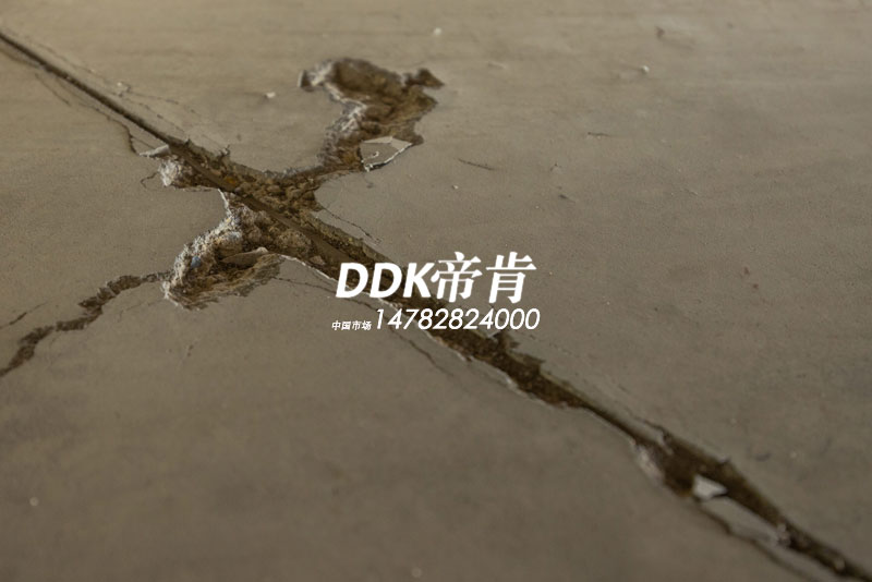廠房地面起砂開(kāi)裂怎么辦？六大質(zhì)量通病與后遺癥全解