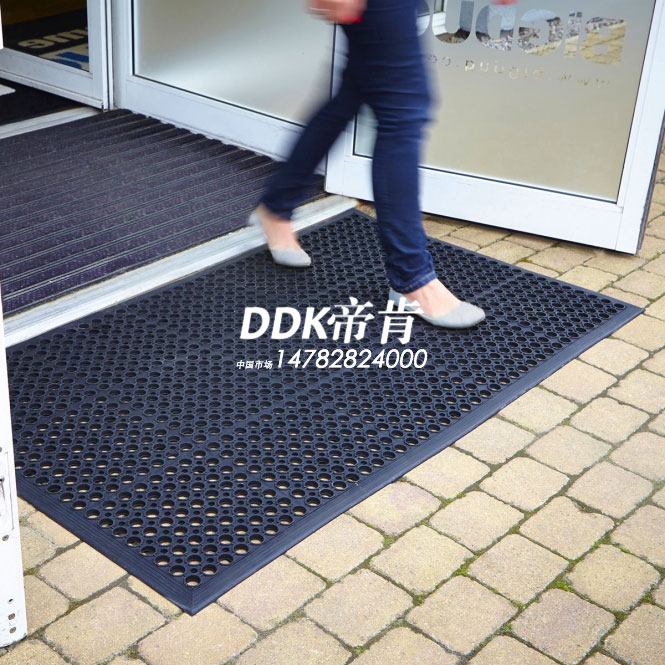 出入口防滑墊，戶外橡膠入口墊 | 900w x 600d 毫米 | 黑色圓孔