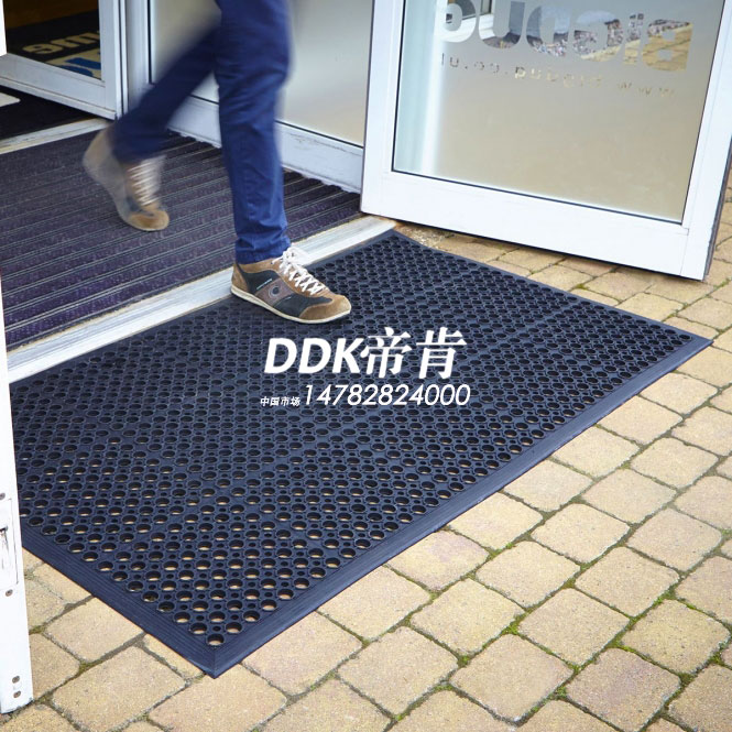 疏水防滑地墊，戶外橡膠入口墊 | 900w x 600d 毫米 | 黑色圓孔